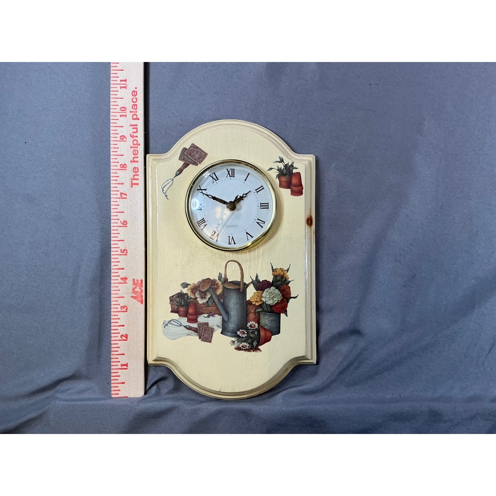 Vintage Garden Theme Wooden Wall Clock Quartz, working condition